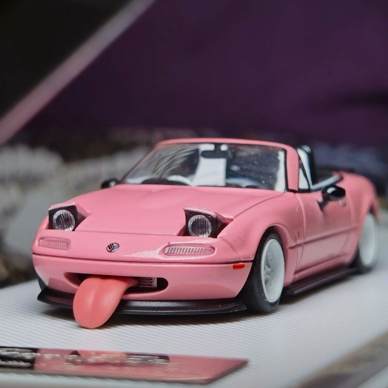 Home Decor Design - 1:32 スケールのマツダ MX-5 ダイキャスト合金コンバーチブルモデル、楽しい舌のデザインが特徴で、コレクションギフト、家の装飾、飾り物に最適です。