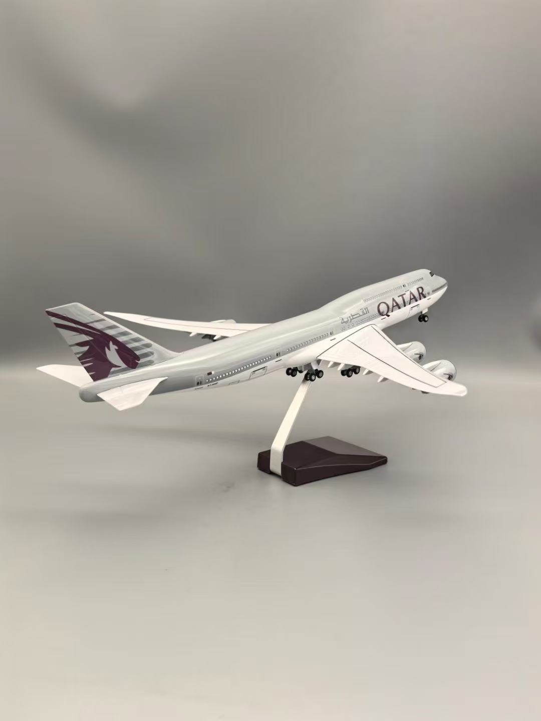 飛行機モデル 1:130 スケールボーイング航空機 B747 - Home Decor Qatar のレビューと価格