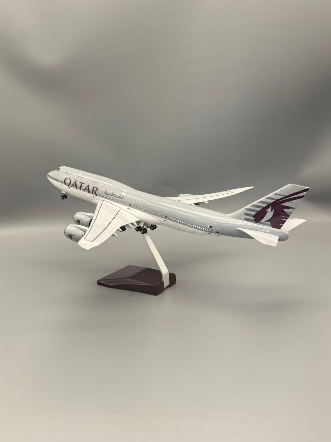 飛行機モデル 1:130 スケールボーイング航空機 B747 - Home Decor Qatar のレビューと価格