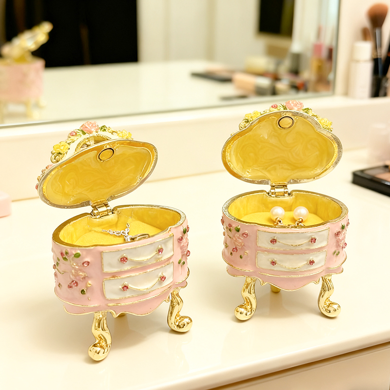 手描きの小さなジュエリーボックスは、化粧台に最適です。バレン - Vanity Home Decor のレビューと価格