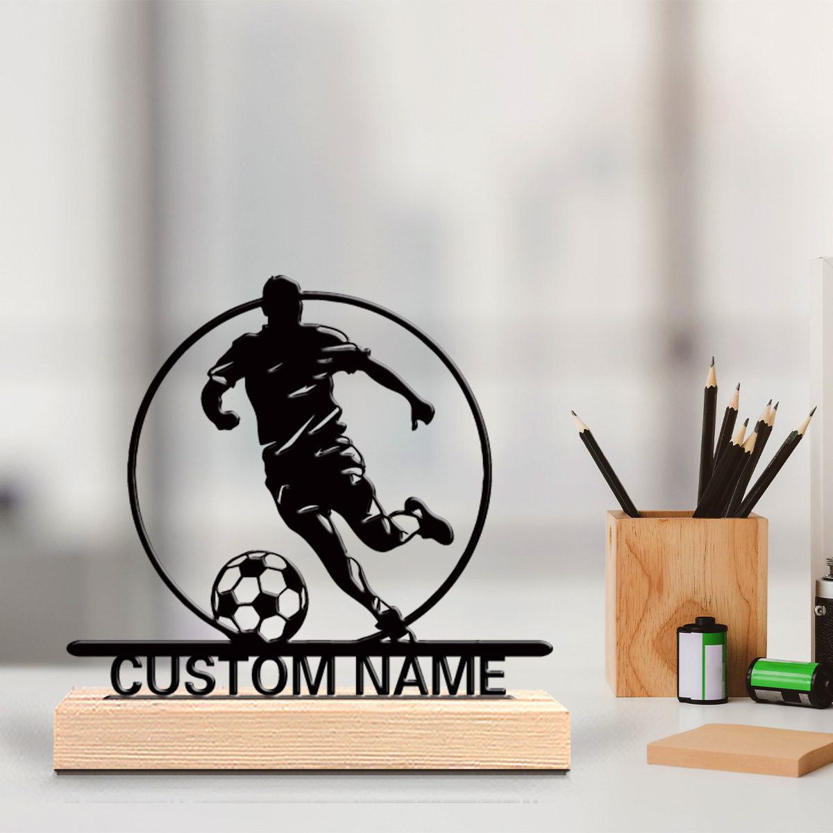 カスタムサッカー選手メタル像（名前入り）、木製台座付きテーブ - Home Decor Names のレビューと価格
